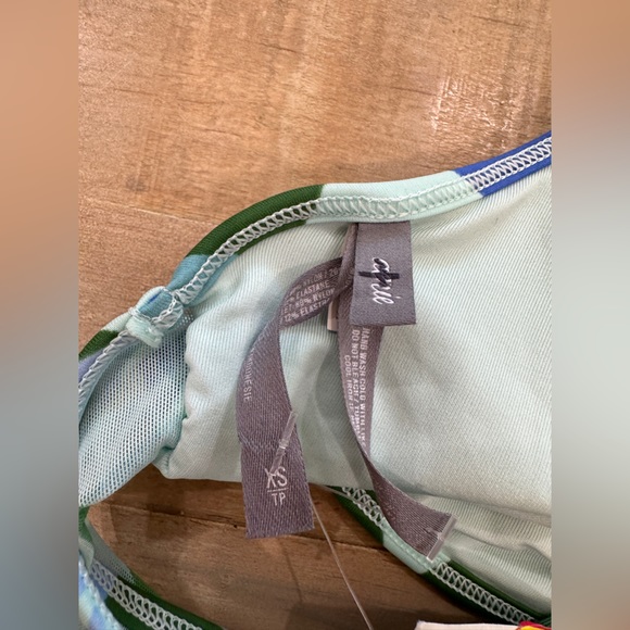 AERIE Scoop Green geometric triangle bikini top - Picture 6 of 6